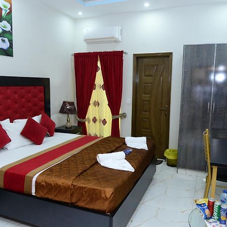 Hotel Deluxe Lahor Dış mekan fotoğraf