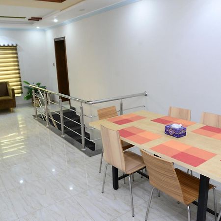Hotel Deluxe Lahor Dış mekan fotoğraf