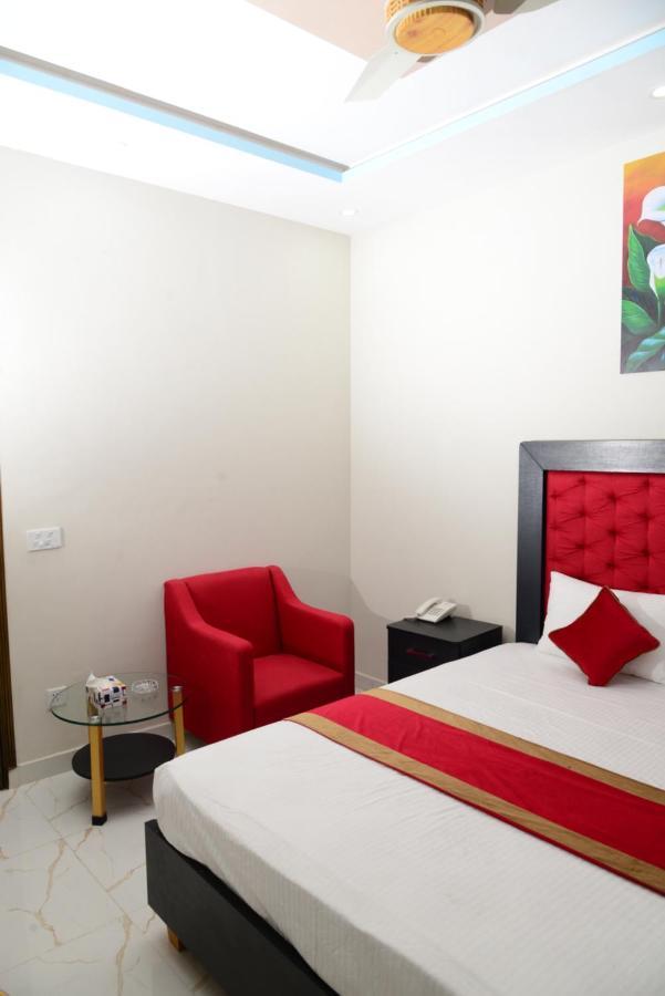 Hotel Deluxe Lahor Dış mekan fotoğraf