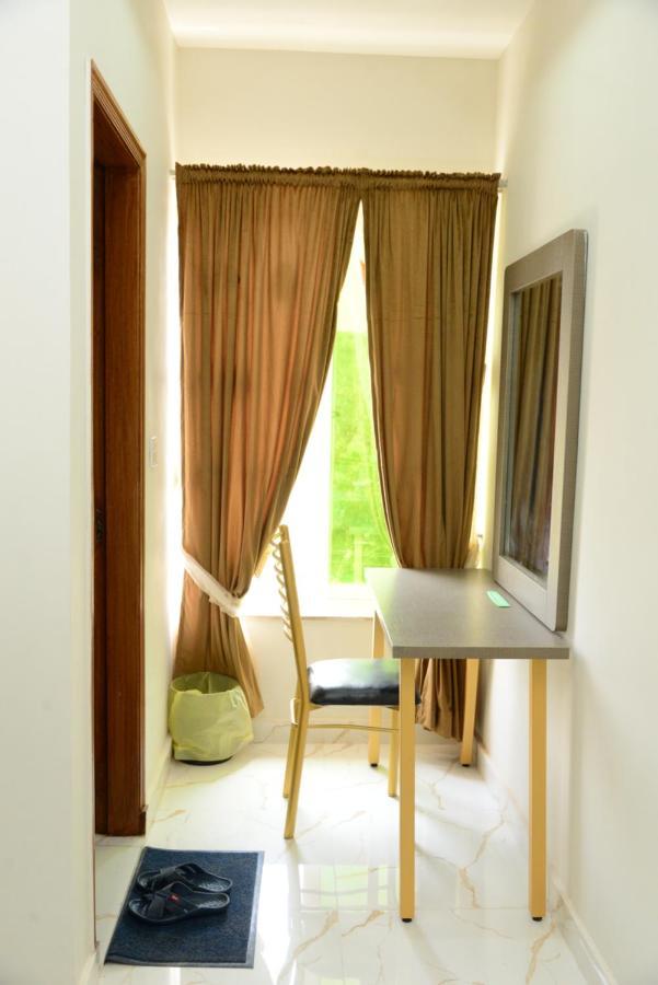Hotel Deluxe Lahor Dış mekan fotoğraf