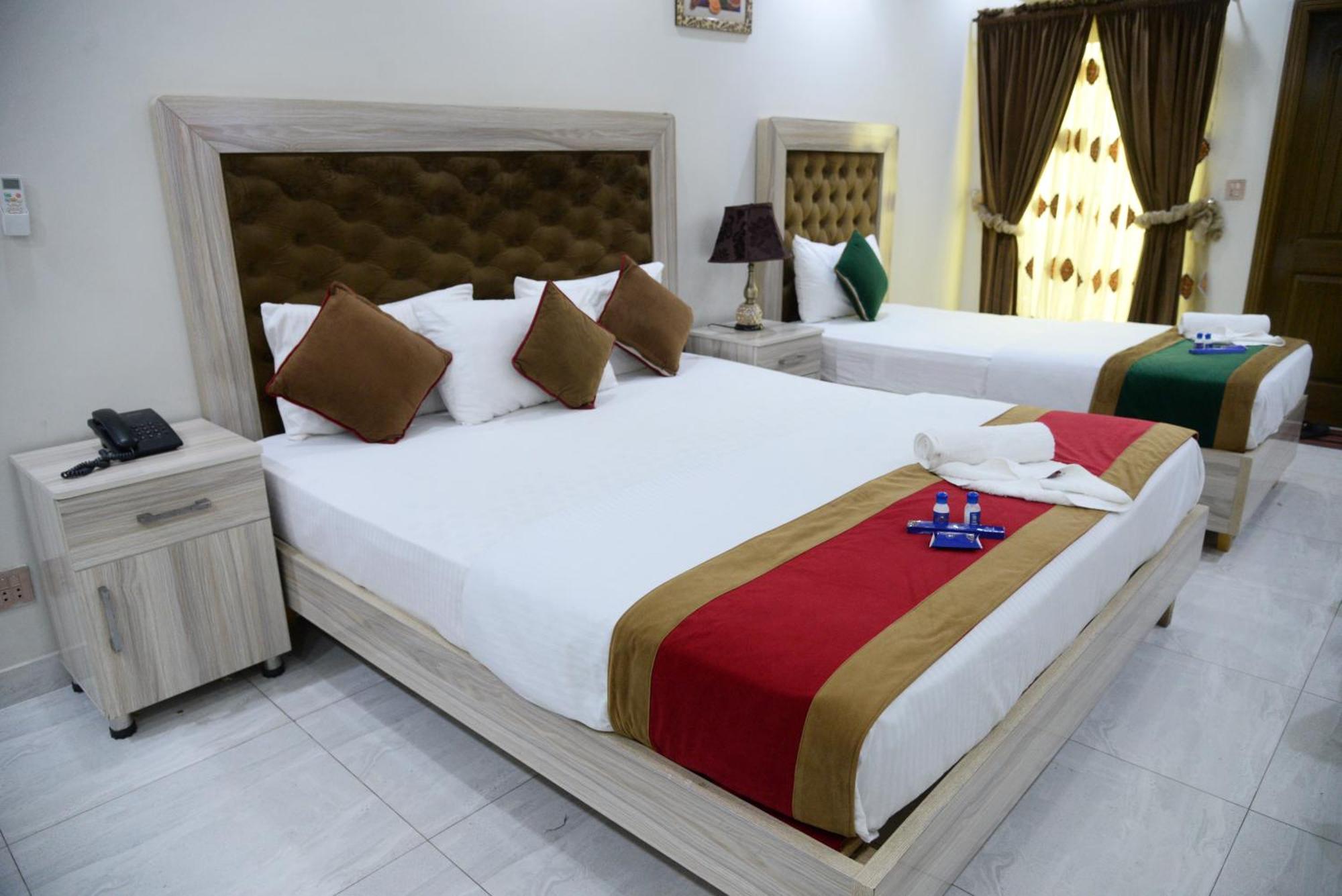 Hotel Deluxe Lahor Dış mekan fotoğraf