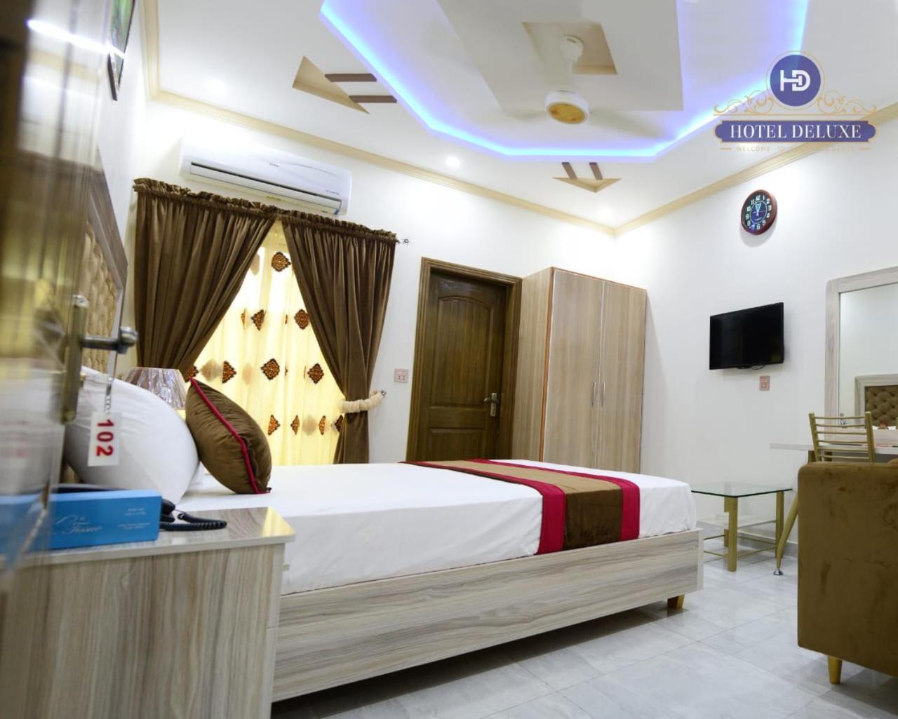 Hotel Deluxe Lahor Dış mekan fotoğraf